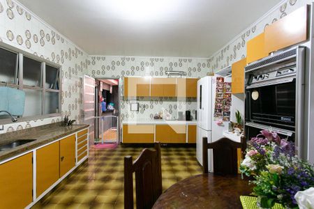 Casa à venda com 460m², 4 quartos e 6 vagas Casa à venda com 460m², 4 quartos e 6 vagasCozinha