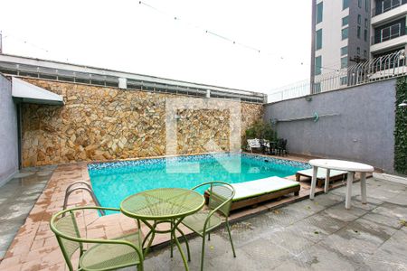 Casa à venda com 460m², 4 quartos e 6 vagas Casa à venda com 460m², 4 quartos e 6 vagasPiscina