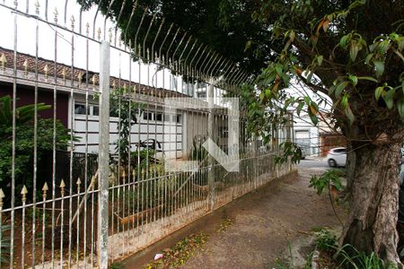 Casa à venda com 460m², 4 quartos e 6 vagas Casa à venda com 460m², 4 quartos e 6 vagasFachada