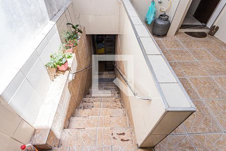 Casa à venda com 130m², 2 quartos e 3 vagas Casa à venda com 130m², 2 quartos e 3 vagasEscada