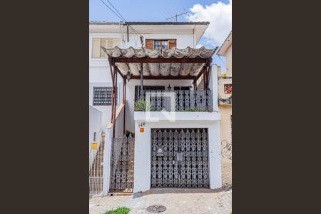 Casa à venda com 130m², 2 quartos e 3 vagas Casa à venda com 130m², 2 quartos e 3 vagasFachada