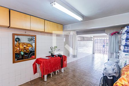 Casa à venda com 130m², 2 quartos e 3 vagas Casa à venda com 130m², 2 quartos e 3 vagasÁrea de serviço e garagem