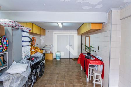 Casa à venda com 130m², 2 quartos e 3 vagas Casa à venda com 130m², 2 quartos e 3 vagasÁrea de serviço e garagem