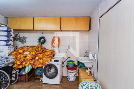 Casa à venda com 130m², 2 quartos e 3 vagas Casa à venda com 130m², 2 quartos e 3 vagasÁrea de serviço e garagem