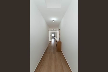 Casa à venda com 213m², 3 quartos e 2 vagas Casa à venda com 213m², 3 quartos e 2 vagasCorredor