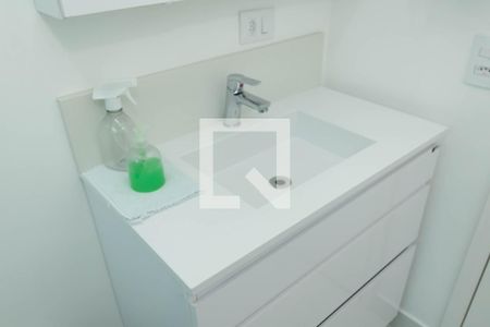 Casa à venda com 213m², 3 quartos e 2 vagas Casa à venda com 213m², 3 quartos e 2 vagasBanheiro Social