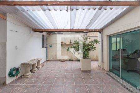 Casa à venda com 213m², 3 quartos e 2 vagas Casa à venda com 213m², 3 quartos e 2 vagasQuintal - Lavanderia
