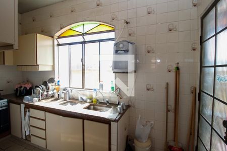 Casa à venda com 300m², 4 quartos e 3 vagas Casa à venda com 300m², 4 quartos e 3 vagasCozinha