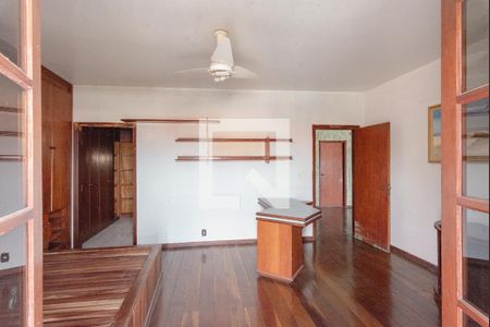 Casa para alugar com 377m², 4 quartos e 8 vagas Casa para alugar com 377m², 4 quartos e 8 vagasSuíte 1