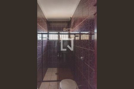 Casa para alugar com 377m², 4 quartos e 8 vagas Casa para alugar com 377m², 4 quartos e 8 vagasBanheiro da Suíte 3