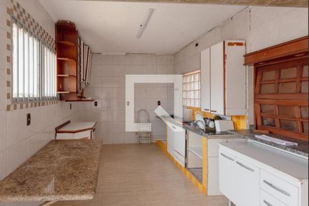 Casa para alugar com 377m², 4 quartos e 8 vagas Casa para alugar com 377m², 4 quartos e 8 vagasCozinha