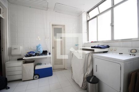 Apartamento à venda com 215m², 4 quartos e 2 vagas Apartamento à venda com 215m², 4 quartos e 2 vagasÁrea de serviço