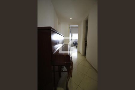 Apartamento à venda com 215m², 4 quartos e 2 vagas Apartamento à venda com 215m², 4 quartos e 2 vagasCorredor