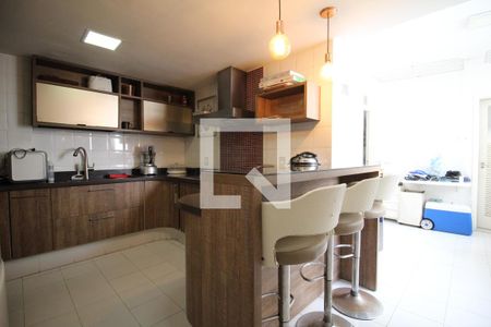 Apartamento à venda com 215m², 4 quartos e 2 vagas Apartamento à venda com 215m², 4 quartos e 2 vagasCozinha