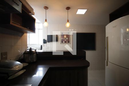 Apartamento à venda com 215m², 4 quartos e 2 vagas Apartamento à venda com 215m², 4 quartos e 2 vagasDetalhe da cozinha
