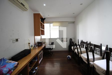 Apartamento à venda com 215m², 4 quartos e 2 vagas Apartamento à venda com 215m², 4 quartos e 2 vagasQuarto 2