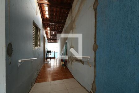Casa à venda com 150m², 3 quartos e 4 vagasCorredor Externo