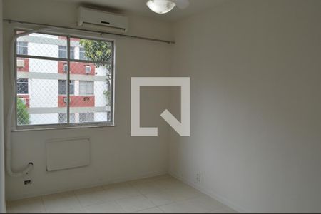 Quarto 1 de apartamento para alugar com 2 quartos, 60m² em Taquara, Rio de Janeiro