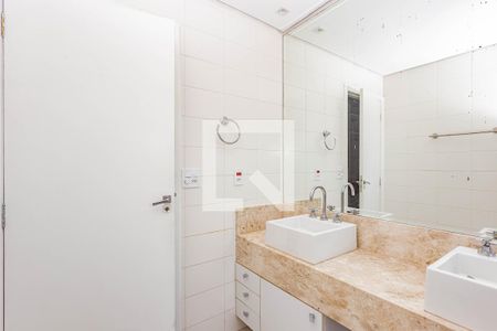 Apartamento à venda com 222m², 3 quartos e 4 vagas Apartamento à venda com 222m², 3 quartos e 4 vagasBanheiro da Suíte 3