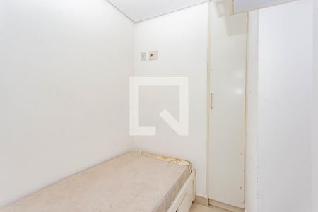 Apartamento à venda com 222m², 3 quartos e 4 vagas Apartamento à venda com 222m², 3 quartos e 4 vagasQuarto de Serviço