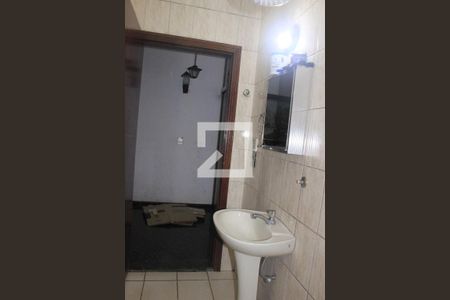 Casa à venda com 350m², 4 quartos e 6 vagasBanheiro da edícula
