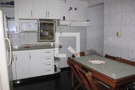 Casa à venda com 350m², 4 quartos e 6 vagasCozinha da edícula