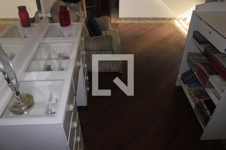 Casa à venda com 350m², 4 quartos e 6 vagasCorredor dos quartos