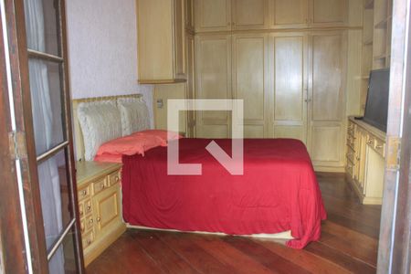 Casa à venda com 350m², 4 quartos e 6 vagasSuíte