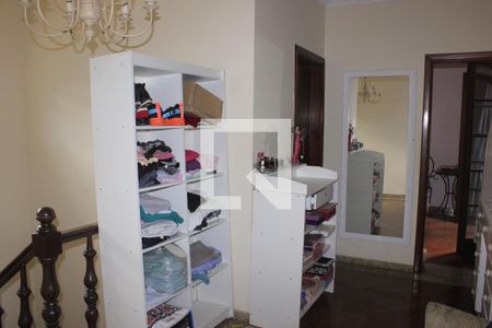 Casa à venda com 350m², 4 quartos e 6 vagasCorredor dos quartos