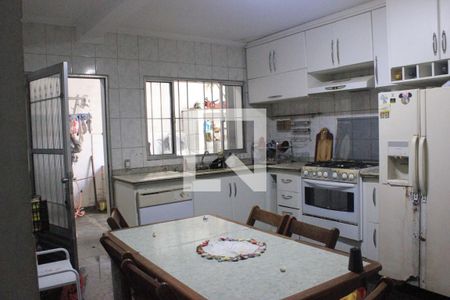 Casa à venda com 350m², 4 quartos e 6 vagasCozinha da edícula