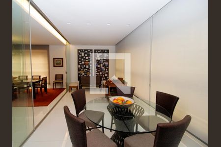 Apartamento à venda com 296m², 4 quartos e 4 vagasSala