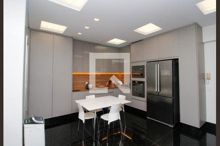 Apartamento à venda com 296m², 4 quartos e 4 vagasCozinha