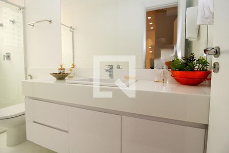 Apartamento à venda com 296m², 4 quartos e 4 vagasBanheiro da Suíte 3