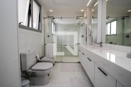 Apartamento à venda com 296m², 4 quartos e 4 vagasBanheiro da Suíte 4