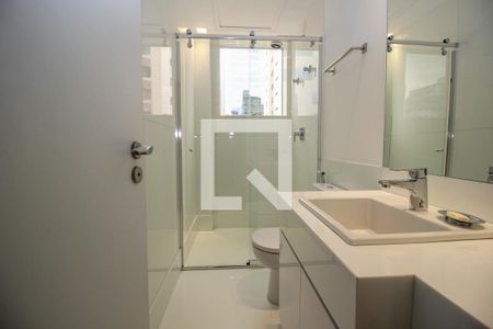 Apartamento à venda com 296m², 4 quartos e 4 vagasBanheiro da Suíte 1