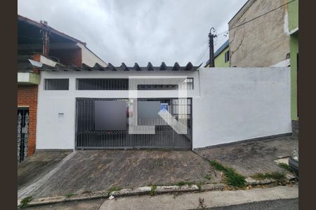 Casa à venda com 120m², 4 quartos e 5 vagas Casa à venda com 120m², 4 quartos e 5 vagasFachada