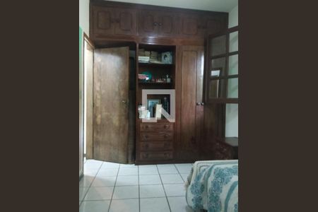 Casa de condomínio à venda com 350m², 6 quartos e 7 vagas Casa de condomínio à venda com 350m², 6 quartos e 7 vagasQuarto