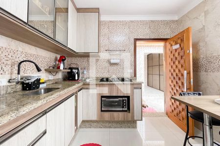 Casa à venda com 118m², 2 quartos e 2 vagas Casa à venda com 118m², 2 quartos e 2 vagasCozinha