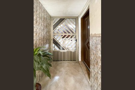 Casa à venda com 118m², 2 quartos e 2 vagas Casa à venda com 118m², 2 quartos e 2 vagasEntrada