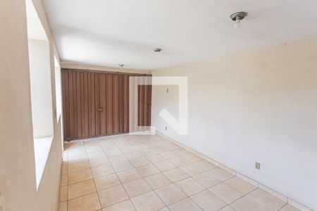 Casa à venda com 200m², 4 quartos e 2 vagas Casa à venda com 200m², 4 quartos e 2 vagasGaragem/Entrada 2