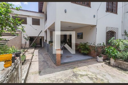 Casa à venda com 200m², 4 quartos e 2 vagas Casa à venda com 200m², 4 quartos e 2 vagasJardim