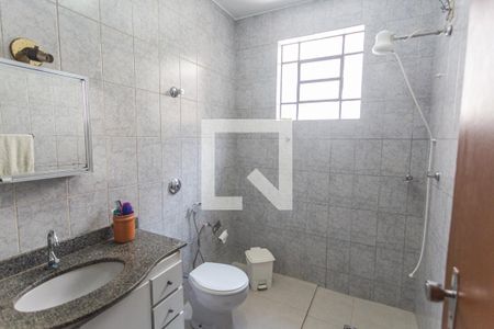 Casa à venda com 200m², 4 quartos e 2 vagas Casa à venda com 200m², 4 quartos e 2 vagasBanheiro Social 1
