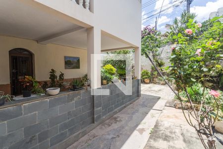 Casa à venda com 200m², 4 quartos e 2 vagas Casa à venda com 200m², 4 quartos e 2 vagasJardim