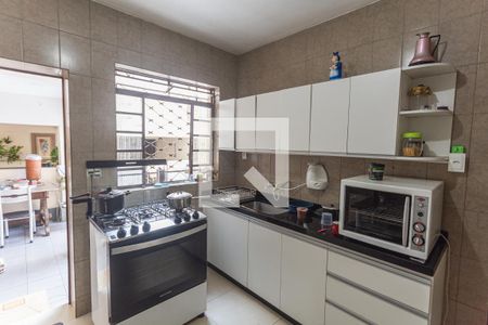 Casa à venda com 200m², 4 quartos e 2 vagas Casa à venda com 200m², 4 quartos e 2 vagasCozinha