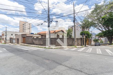 Casa à venda com 200m², 4 quartos e 2 vagas Casa à venda com 200m², 4 quartos e 2 vagasFachada