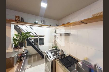 Casa à venda com 350m², 4 quartos e 3 vagas Casa à venda com 350m², 4 quartos e 3 vagasCozinha