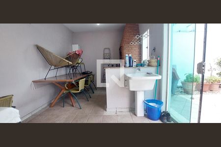 Casa à venda com 480m², 5 quartos e 8 vagas Casa à venda com 480m², 5 quartos e 8 vagasÁrea de Serviço