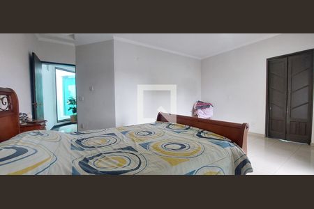 Casa à venda com 480m², 5 quartos e 8 vagas Casa à venda com 480m², 5 quartos e 8 vagasQuarto 4 suíte