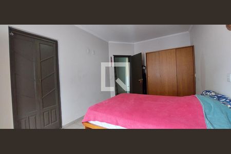 Casa à venda com 480m², 5 quartos e 8 vagas Casa à venda com 480m², 5 quartos e 8 vagasQuarto 3 suíte