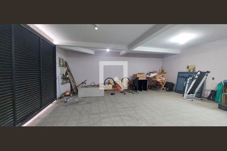 Casa à venda com 480m², 5 quartos e 8 vagas Casa à venda com 480m², 5 quartos e 8 vagasGaragem